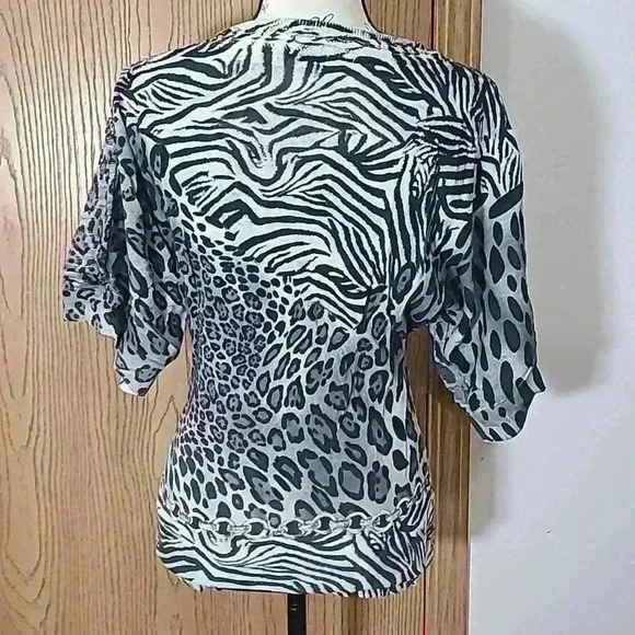 Alberto Makali leopard cheetah zebra print v-neck flowy sleeve top - Picture 2 of 2